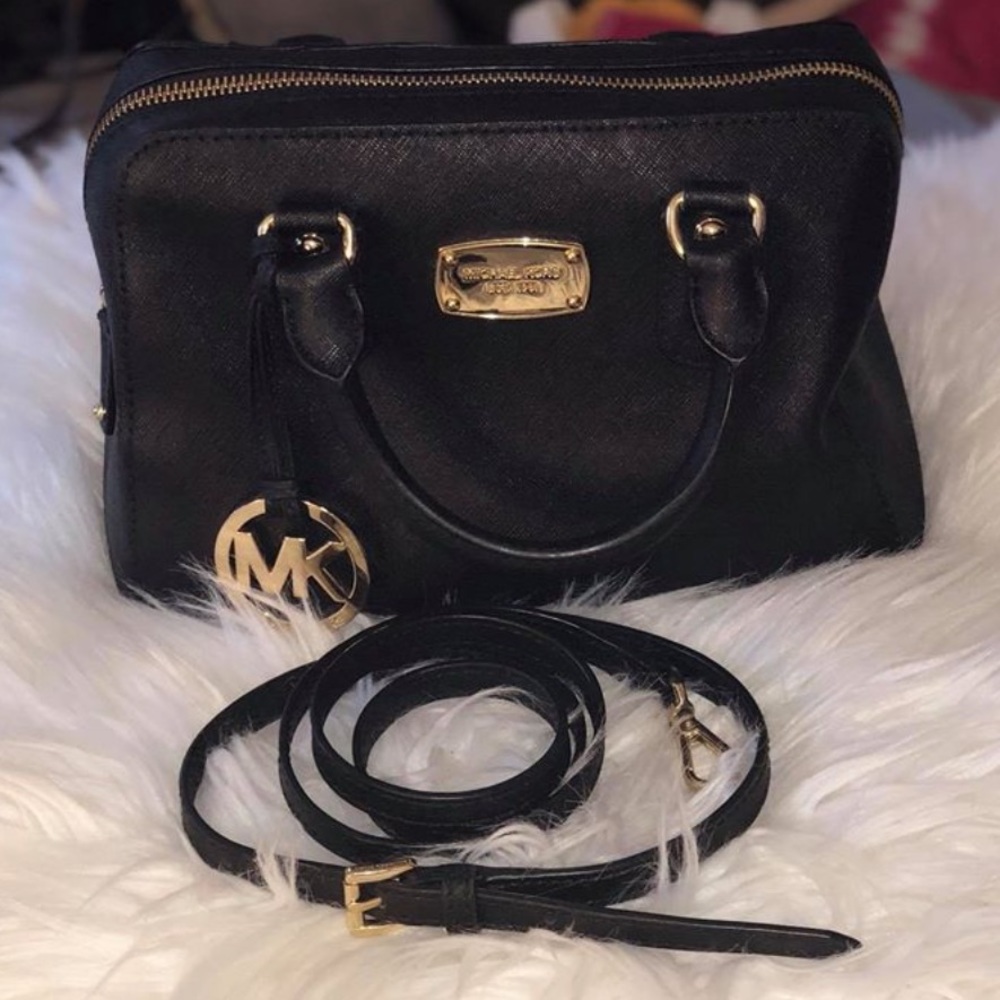 MICHEAL KORS CROSS BODY BAG